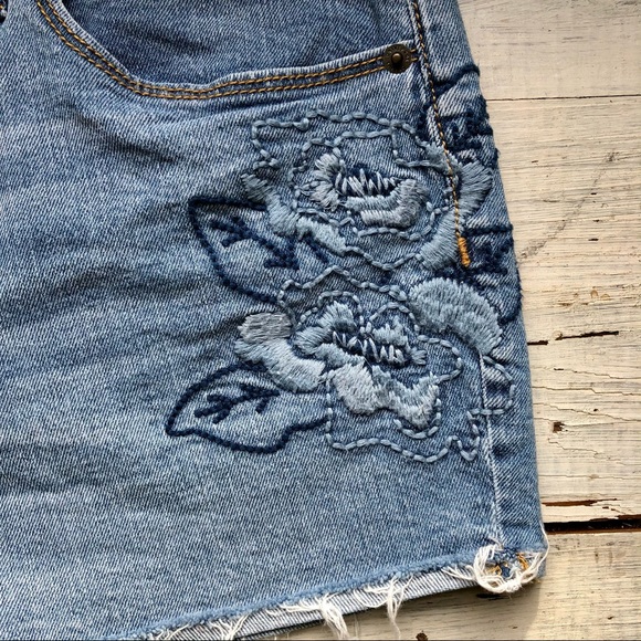 Universal Thread High Rise Shortie Jean Shorts - Picture 7 of 8